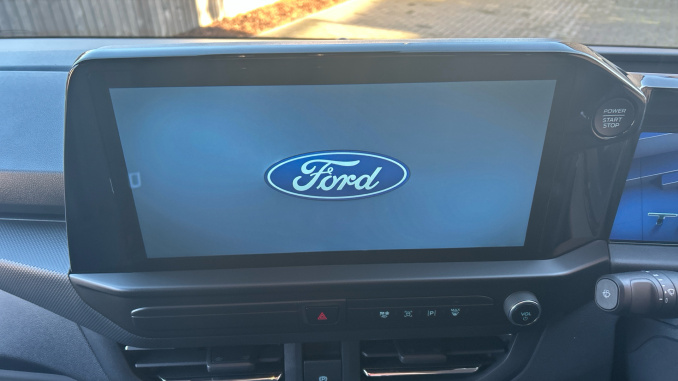 Ford Transit Custom 320 L1 Diesel Fwd 2.0 EcoBlue 150ps H1 Double Cab Van Limited - Image 15